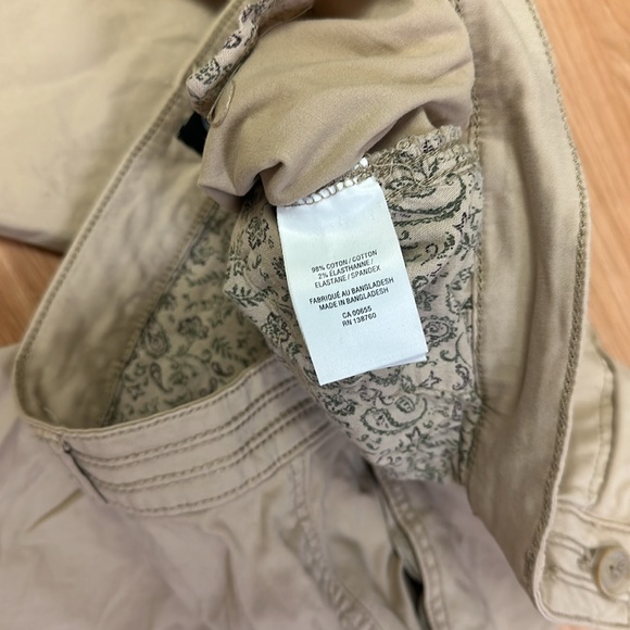Reitmans Beige Bermuda Shorts 🩳 - Picture 4 of 4